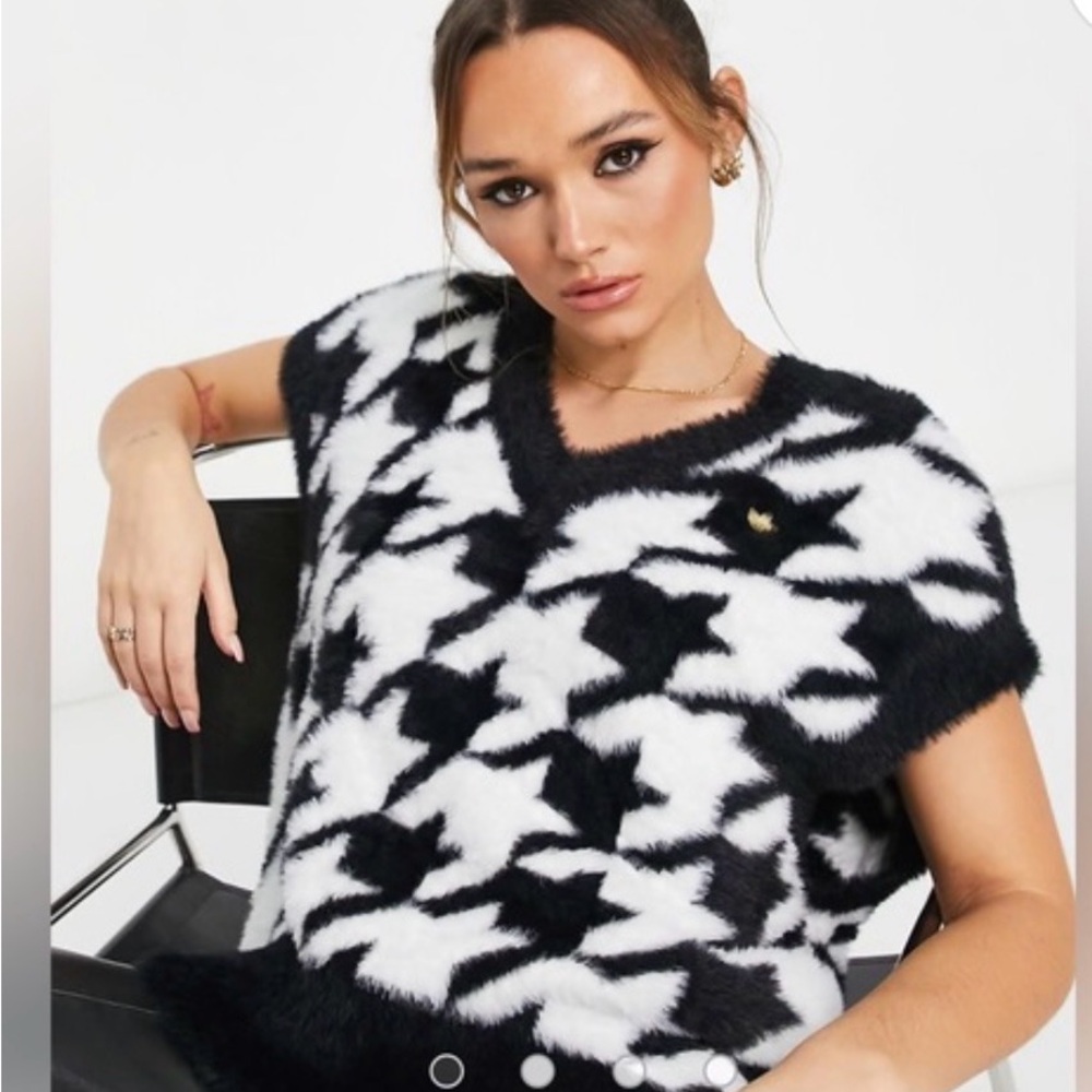 Adidas WOMEN'S HOUNDSTOOTH VEST IN XS